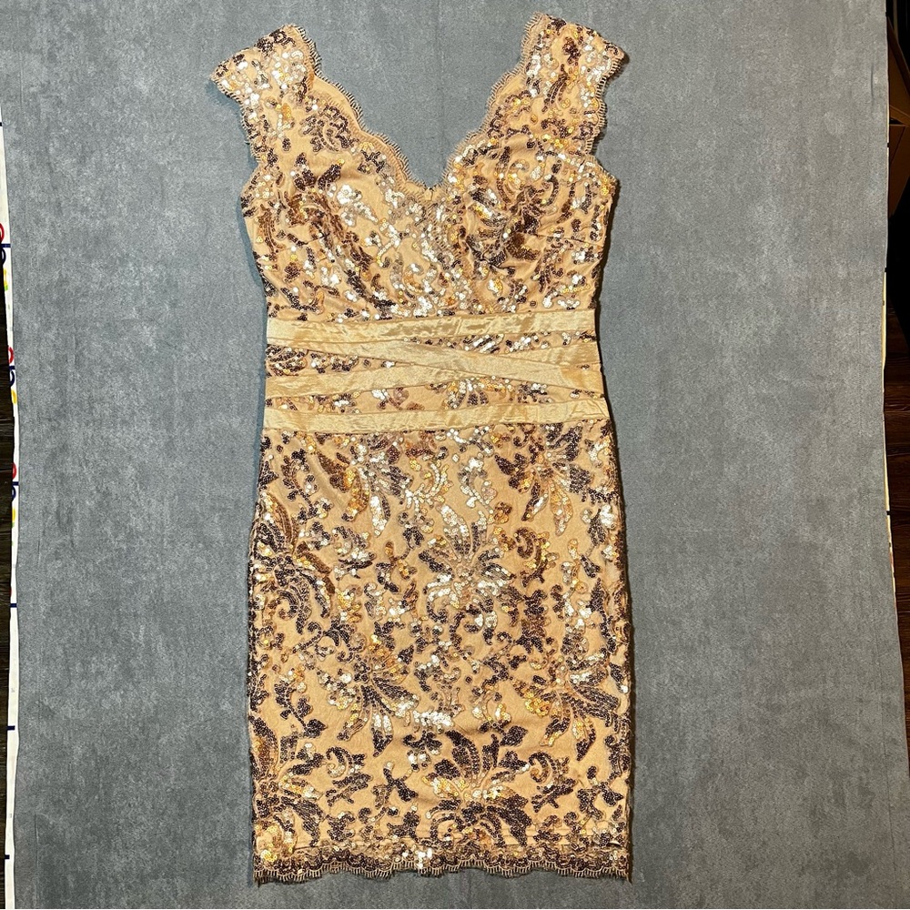 Tadashi Shoji Sz 8 Metallic Rose Gold Sequins Lace Scalloped V Neck Dress Sheath